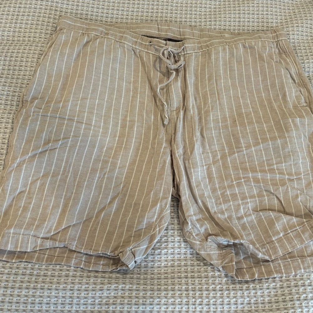 Men’s H&M Beige Striped Shorts